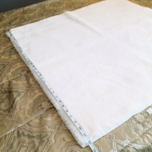 FRESH HOME - SOFT WHITE FUR 36 X 35 AREA - BATHROOM RUG - OR OTHER USES ITEM 2 - Picture 1 of 16